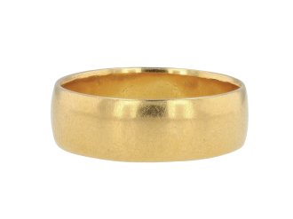 Yellow gold wedding band, English, 1902. 