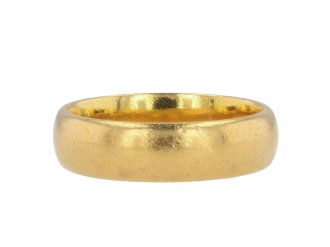 Yellow gold wedding band, English, 1920. 