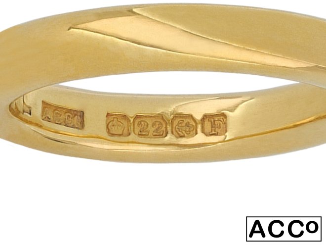 Yellow gold wedding band, English, 1930.