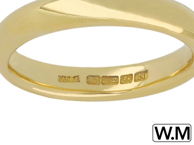 Yellow gold wedding band, English, 1937. 