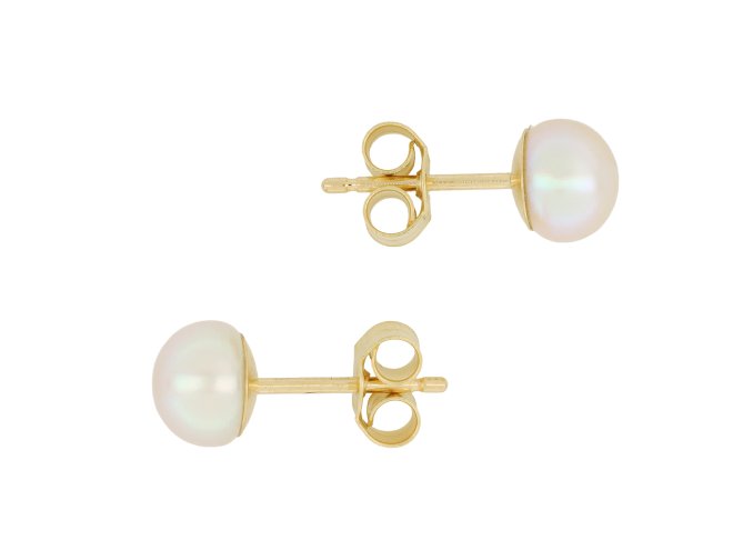 Natural pearl stud earrings.