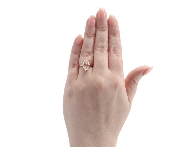 Type IIa light pinkish brown diamond solitaire ring.