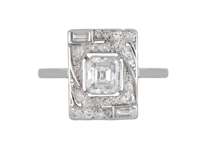 Art Deco diamond cluster ring, circa 1920.