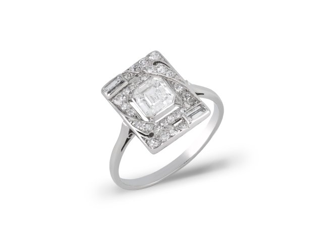 Art Deco diamond cluster ring, circa 1920.
