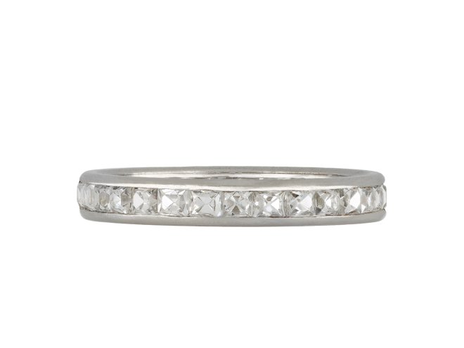 Art Deco diamond full eternity ring, circa 1930.