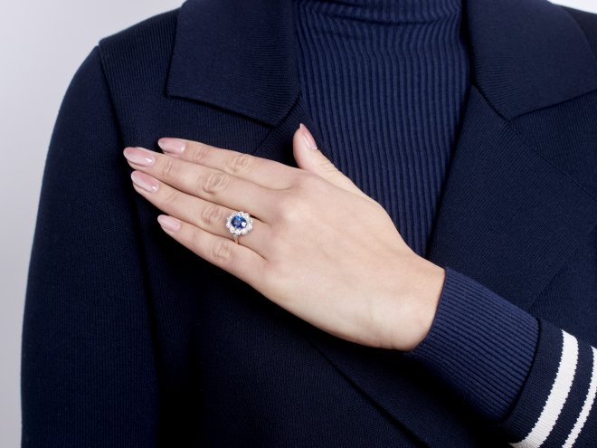 Edwardian Ceylon sapphire and diamond coronet cluster ring, circa 1910.