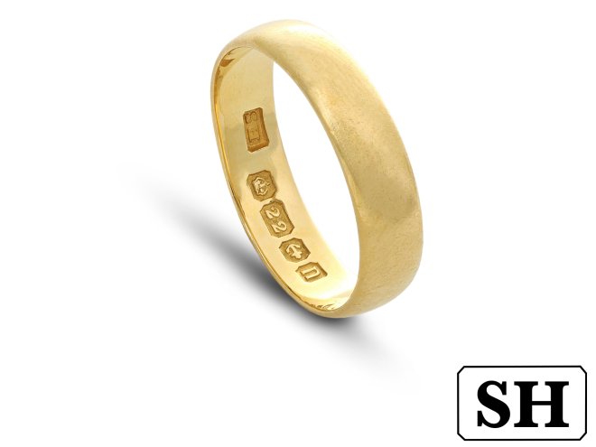 Yellow gold wedding band, English, 1912. 