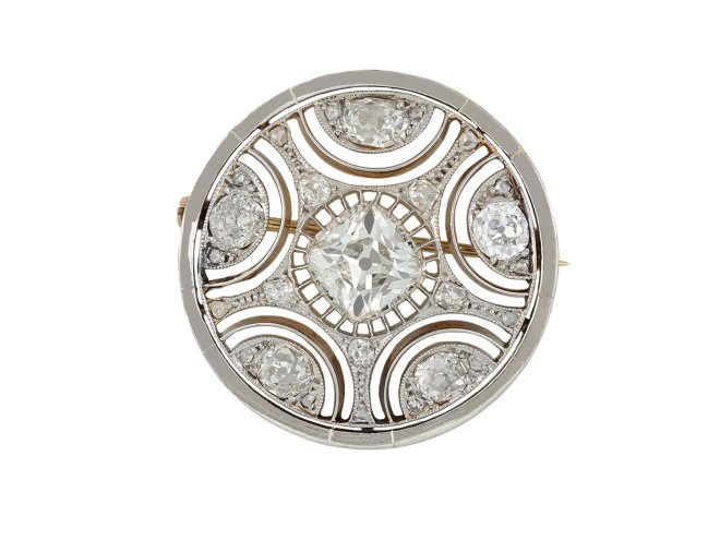 Old mine diamond openwork brooch, circa 1905.