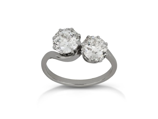 Art Deco diamond crossover ring, circa 1920.