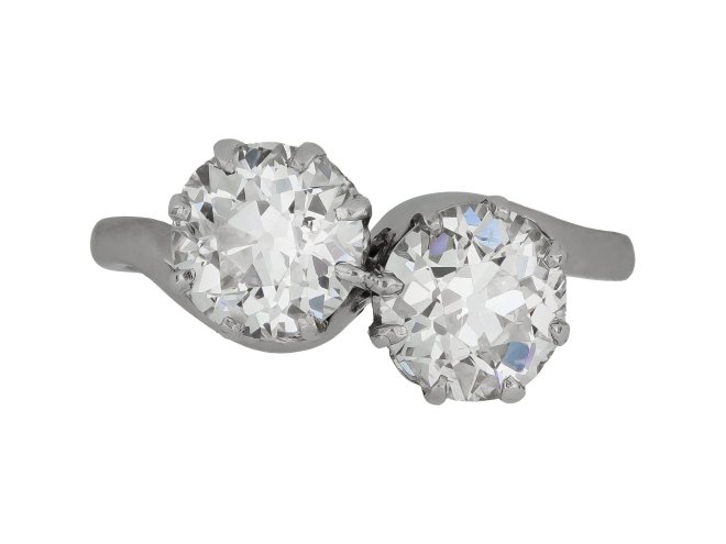 Art Deco diamond crossover ring, circa 1920.