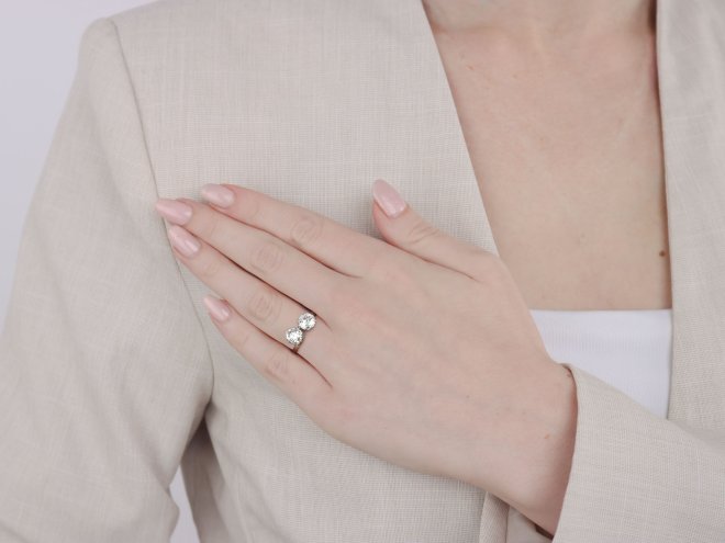 Art Deco diamond crossover ring, circa 1920.