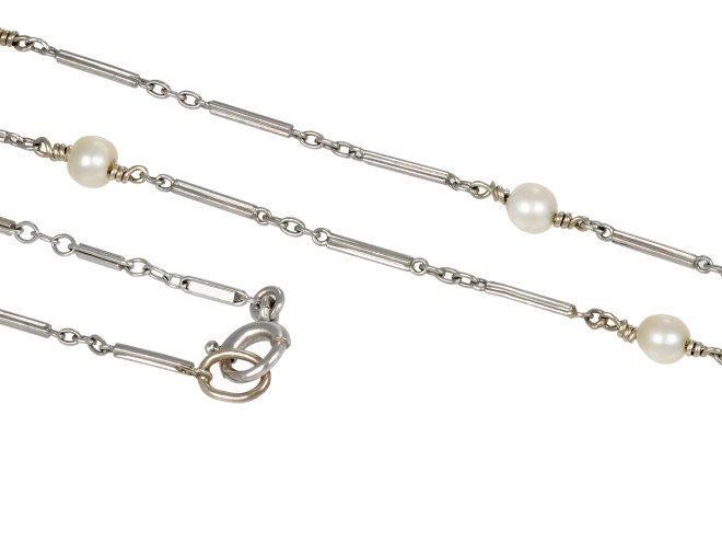 Natural pearl gold chain, circa 1920. 