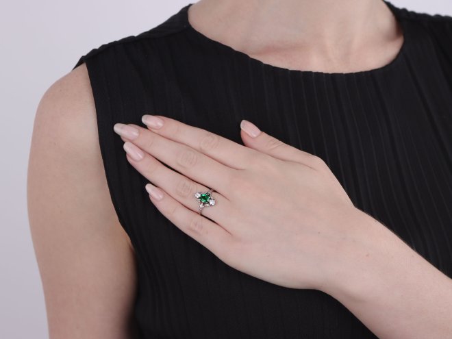 Edwardian Colombian emerald and diamond ring, circa 1910. 