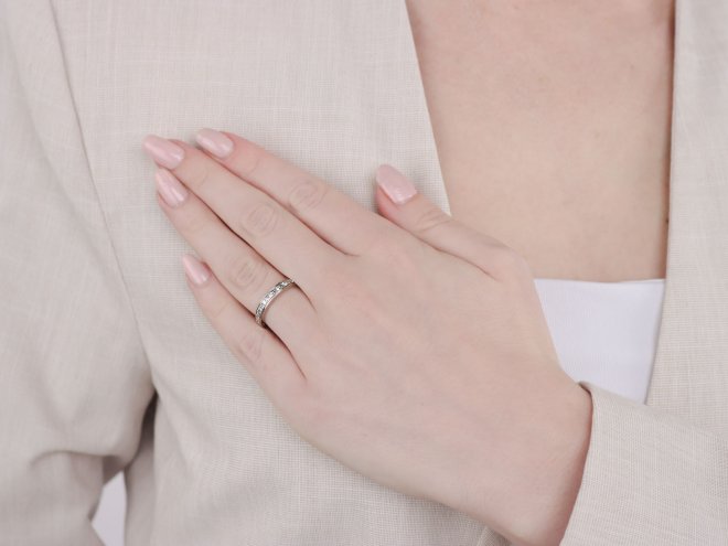 Diamond eternity ring, French, circa 1935.