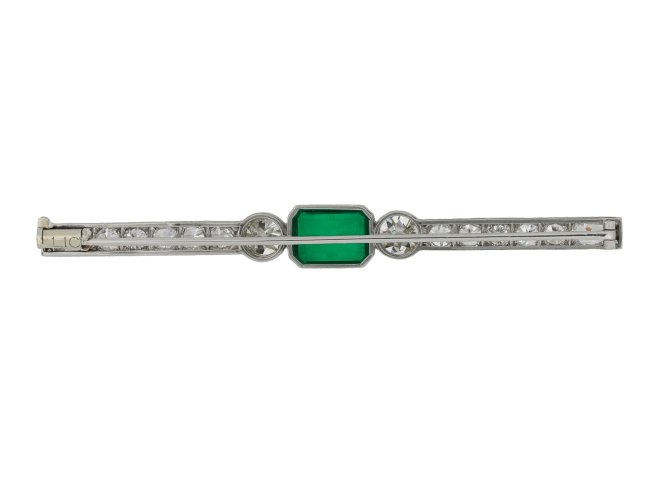 Colombian emerald and diamond bar brooch, circa 1920. 