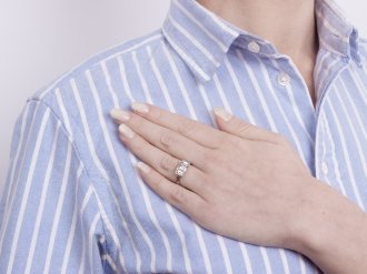 Oscar Heyman Three stone diamond ring, circa 1930.