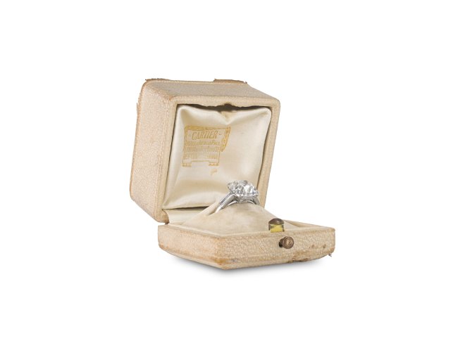 Cartier Paris 4.37 carat diamond flanked solitaire, French, 1937.