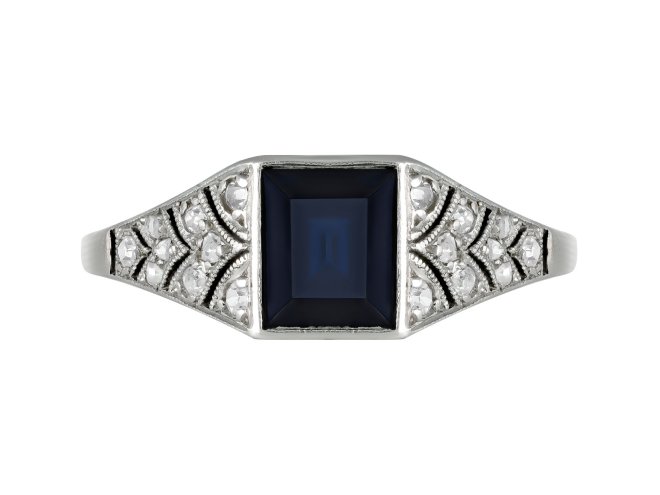 Art Deco sapphire cluster ring, French, circa 1920.