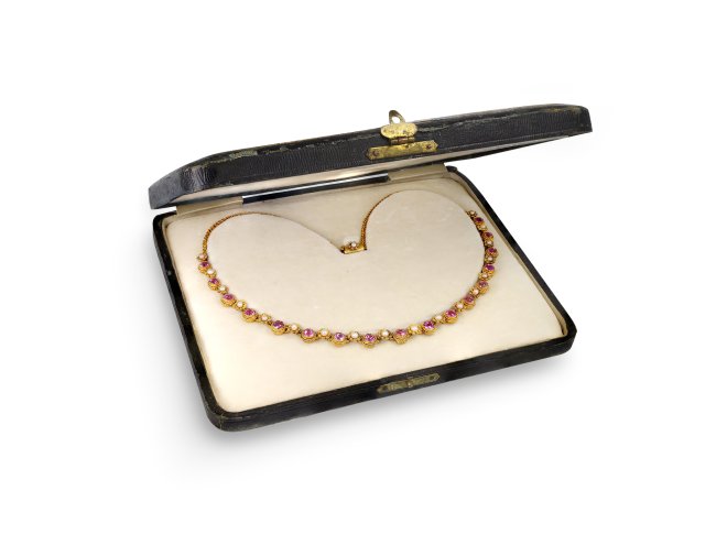 Pink Burmese sapphire and pearl necklace, circa 1880.