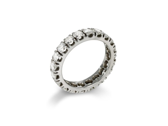 Diamond full eternity ring, circa 1950.