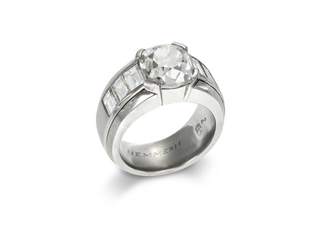 Hemmerle 5.27ct Diamond flanked solitaire ring, German.