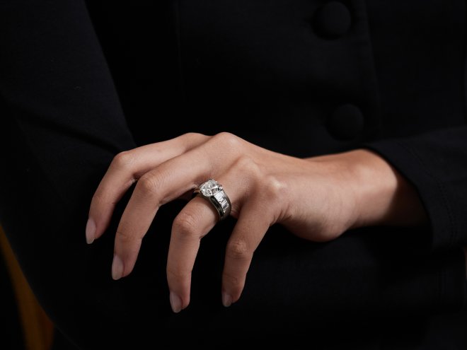 Hemmerle 5.27ct Diamond flanked solitaire ring, German.