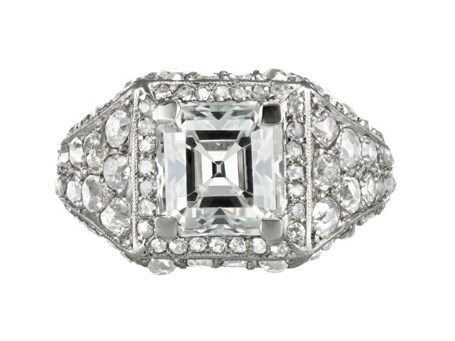 Art Deco diamond cluster ring, circa 1925.