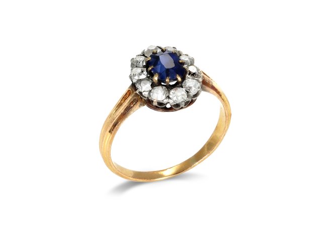 Edwardian Sapphire coronet cluster ring, circa 1910. 
