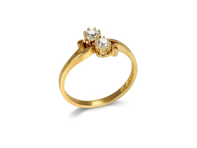 Diamond crossover ring, English, 1903. 