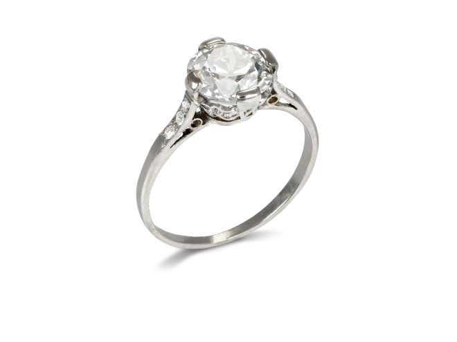 Old mine diamond flanked solitaire ring, circa 1915.
