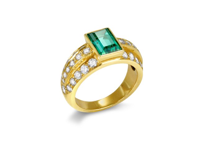 Colombian emerald and diamond cluster ring