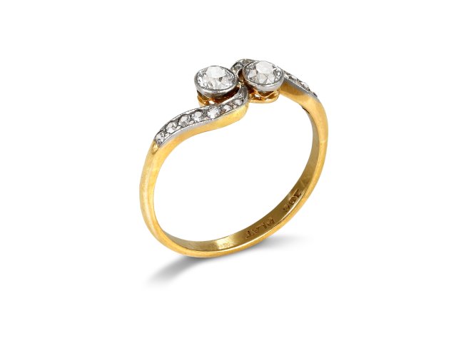 Edwardian diamond crossover ring, circa 1915.