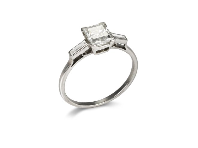 Diamond flanked solitaire, early 20th Century.
