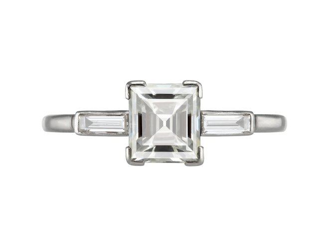 Diamond flanked solitaire, early 20th Century.