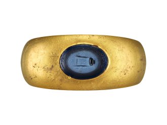 Roman gold ring with lyre nicolo intaglio, circa 1st 3rd Century.
