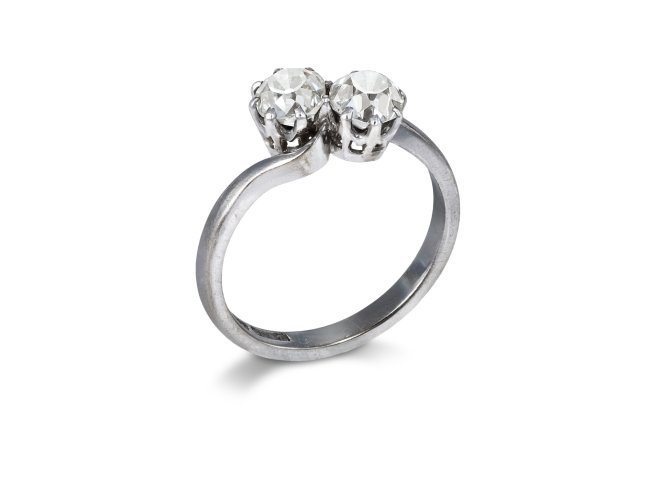 Old Mine diamond crossover ring, early 20th Century.