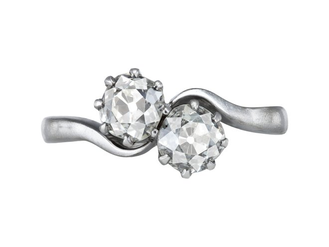 Old Mine diamond crossover ring, early 20th Century.