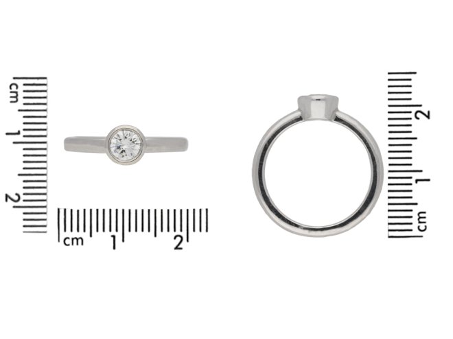 Diamond solitaire ring in platinum