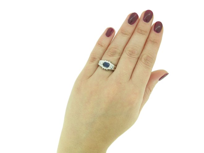 Art Deco Sapphire and Diamond Ring berganza hatton garden