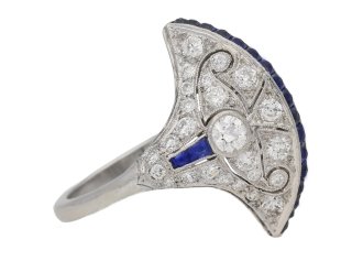 side view Calibré sapphire and diamond ring in platinum, circa 1935. berganza hatton garden 