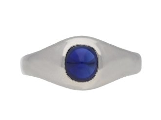 S. Kind & Sons sugarloaf cabochon sapphire ring, circa 1935.