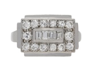 Art Deco diamond cluster ring, French, circa 1935.