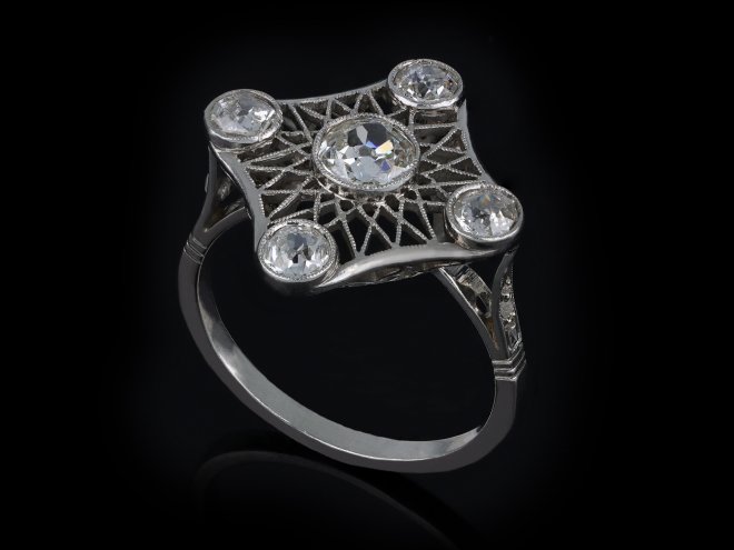 Belle &Eacute;poque diamond cluster ring, circa 1910.